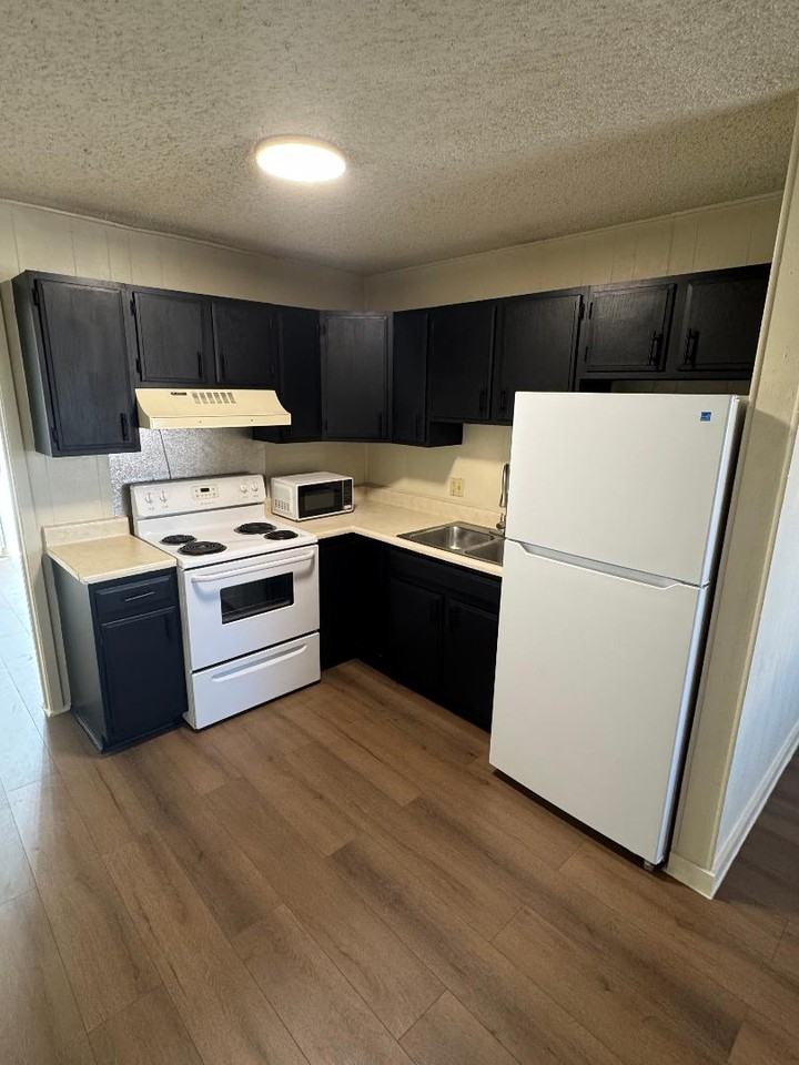 Sunset Apartments - Photo 3 of 7