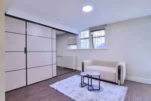 featured image of 935 Jervis Street #18