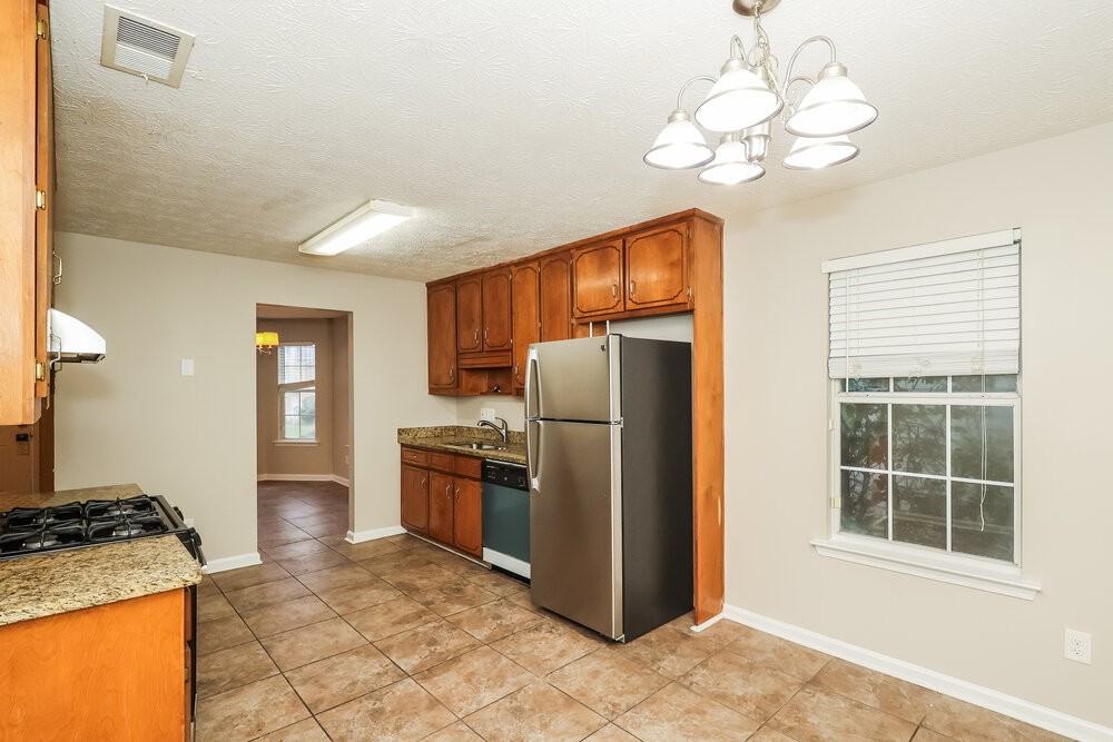 5599 Rock Shoals Way - Photo 7 of 17