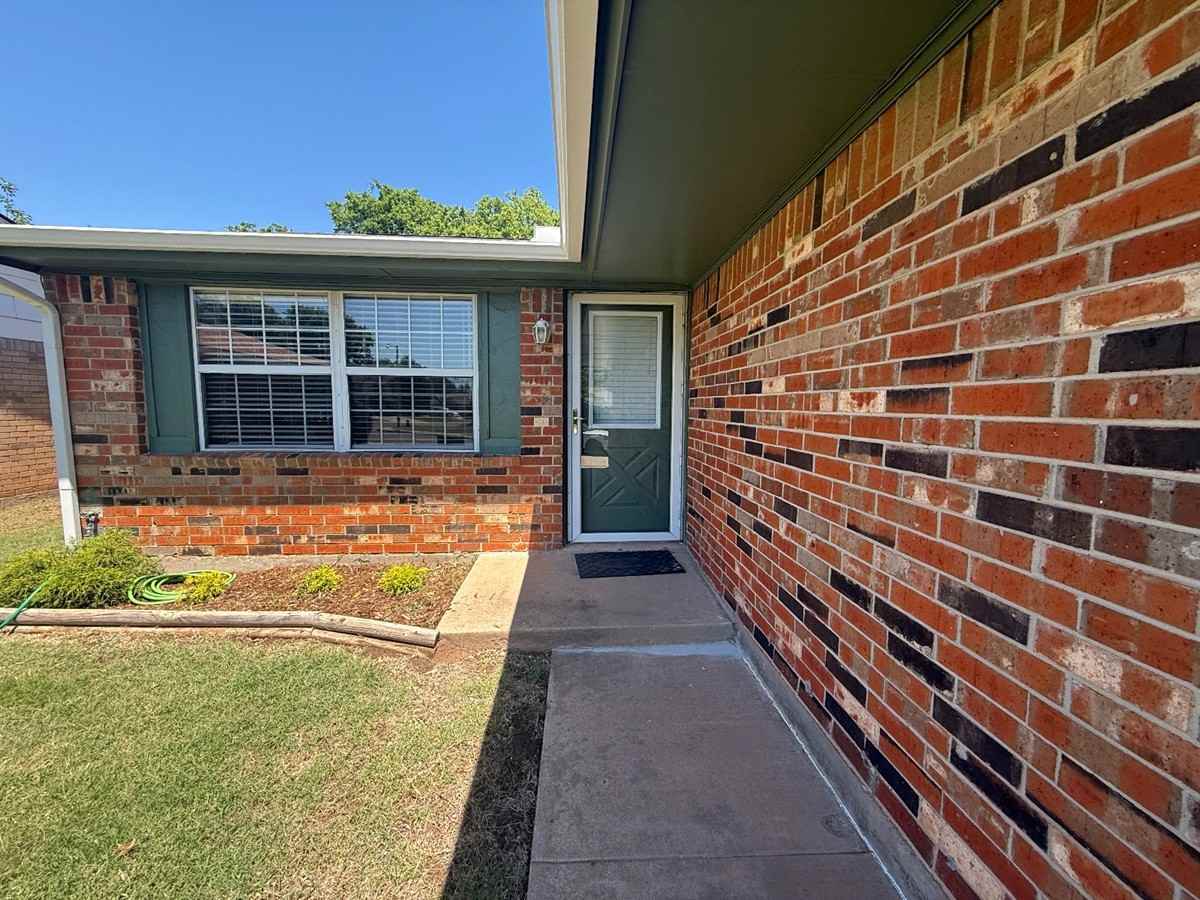 1015 Swan Lake Ct #1 - Photo 3 of 37