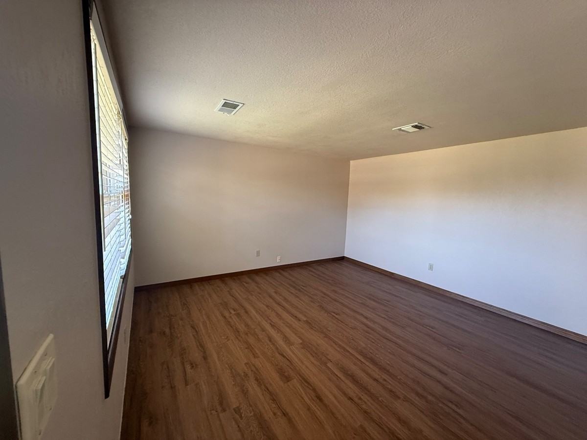 1015 Swan Lake Ct #1 - Photo 4 of 37