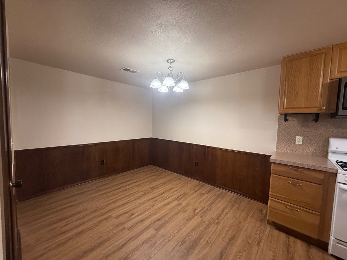 1015 Swan Lake Ct #1 - Photo 7 of 37