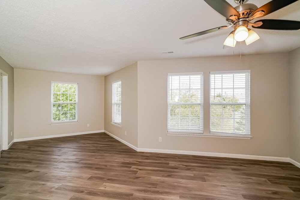 5609 Woodland Trace Blvd - Photo 4 of 17