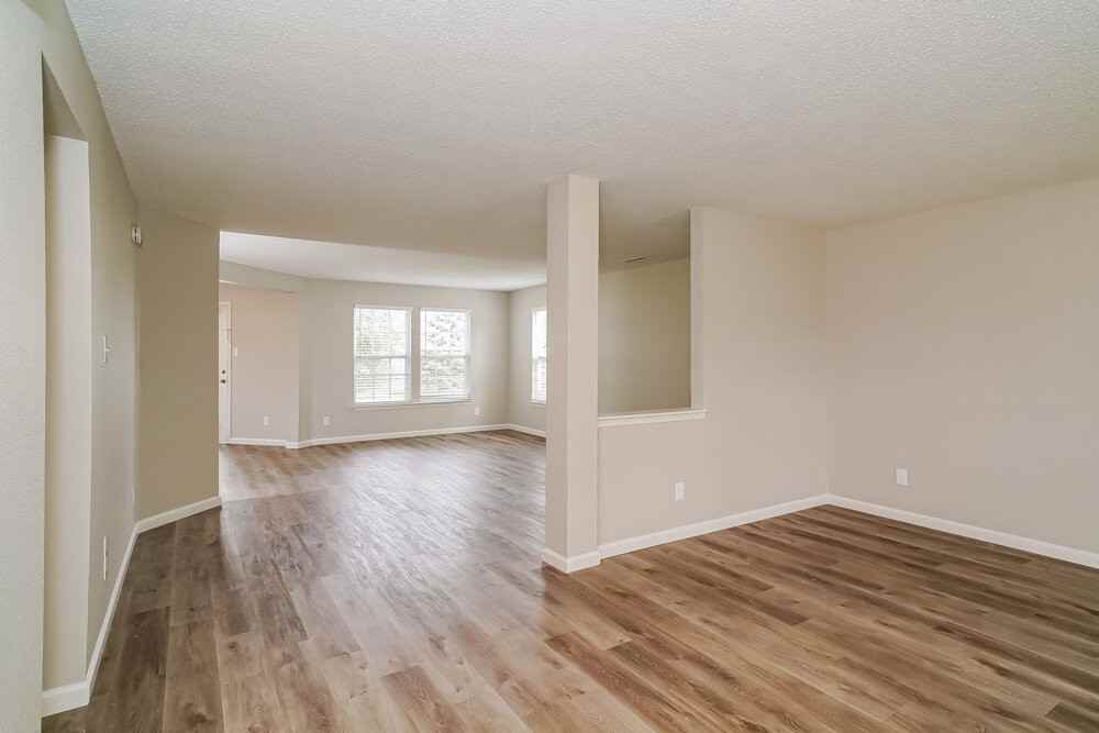 5609 Woodland Trace Blvd - Photo 5 of 17