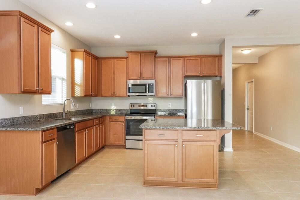 1859 Castleton Dr - Photo 4 of 16