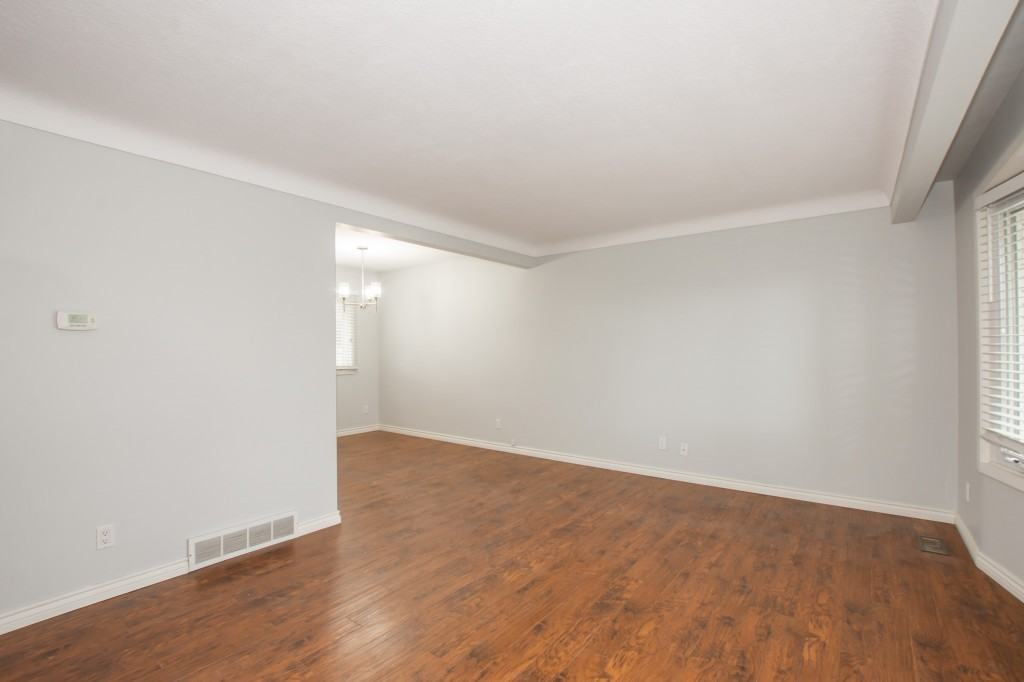54 Trelawn Pky - Photo 3 of 15