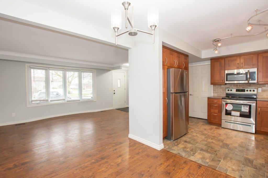 54 Trelawn Pky - Photo 6 of 15