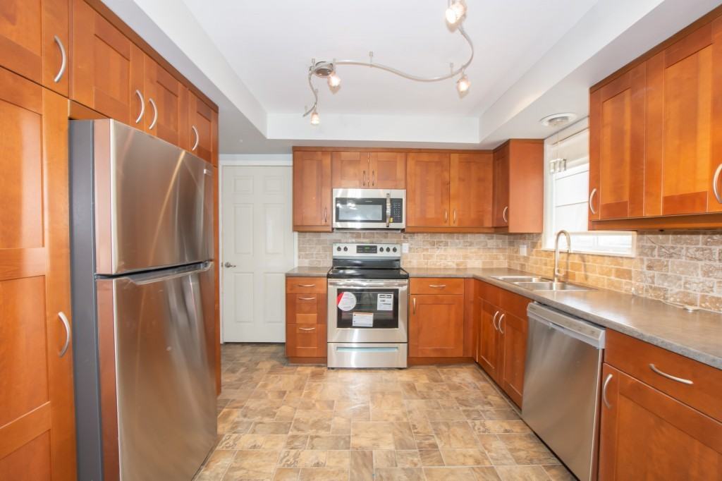 54 Trelawn Pky - Photo 7 of 15