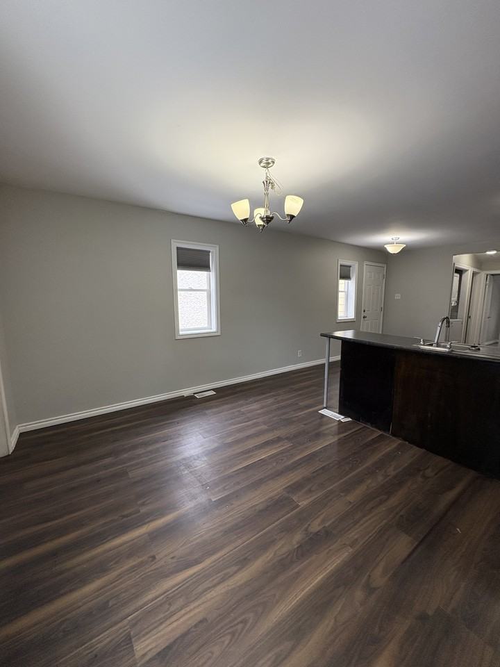 882 Redwood Ave - Photo 6 of 10