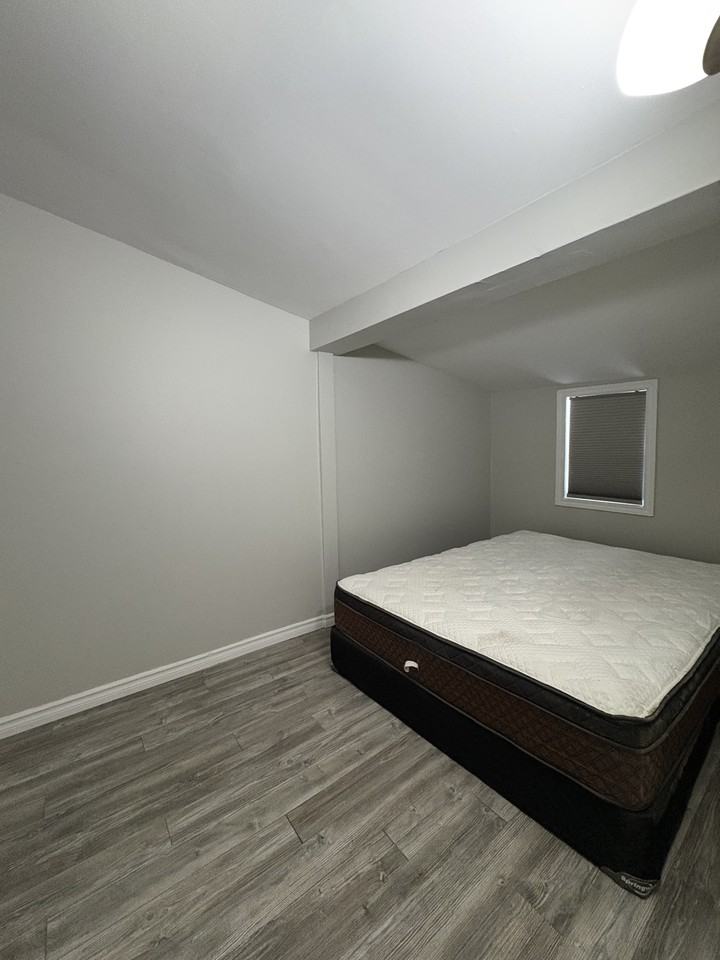 882 Redwood Ave - Photo 7 of 10