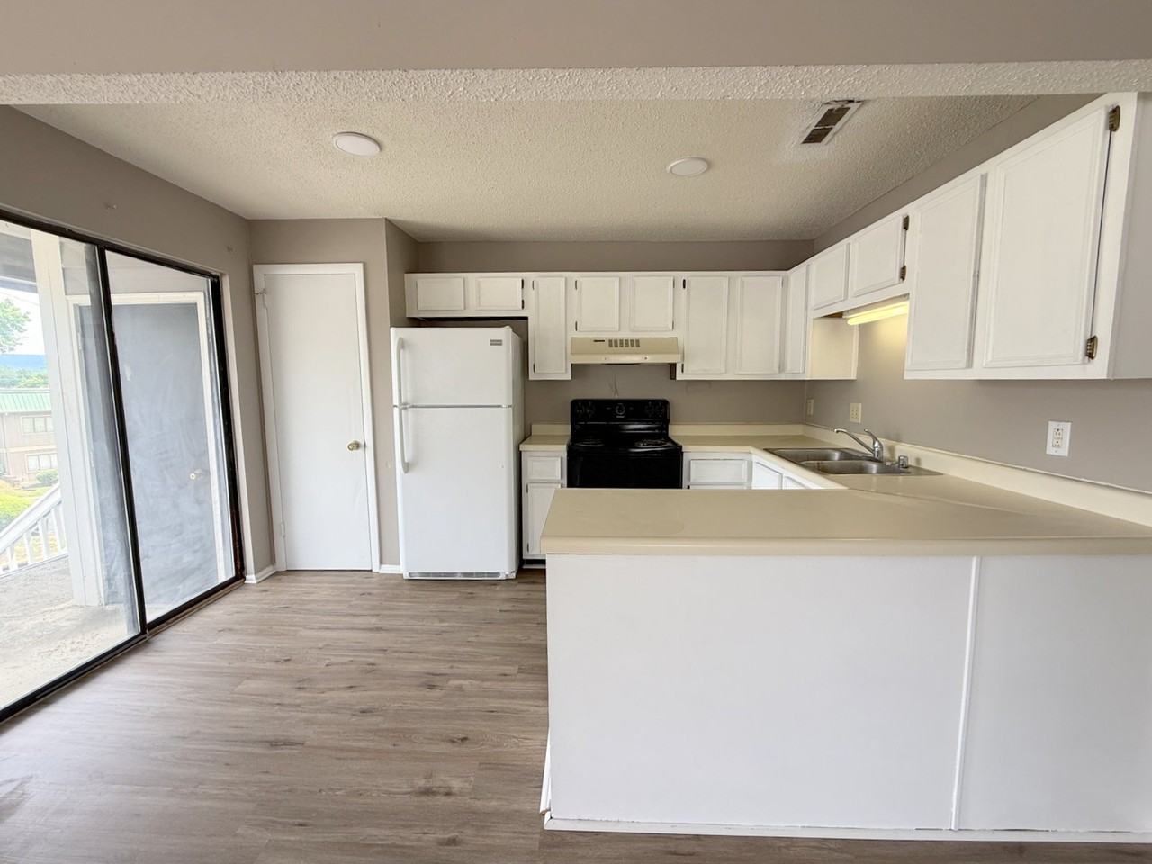 3929 3929 Highridge Drive SouthwestUNIT D #1 - Photo 7 of 14