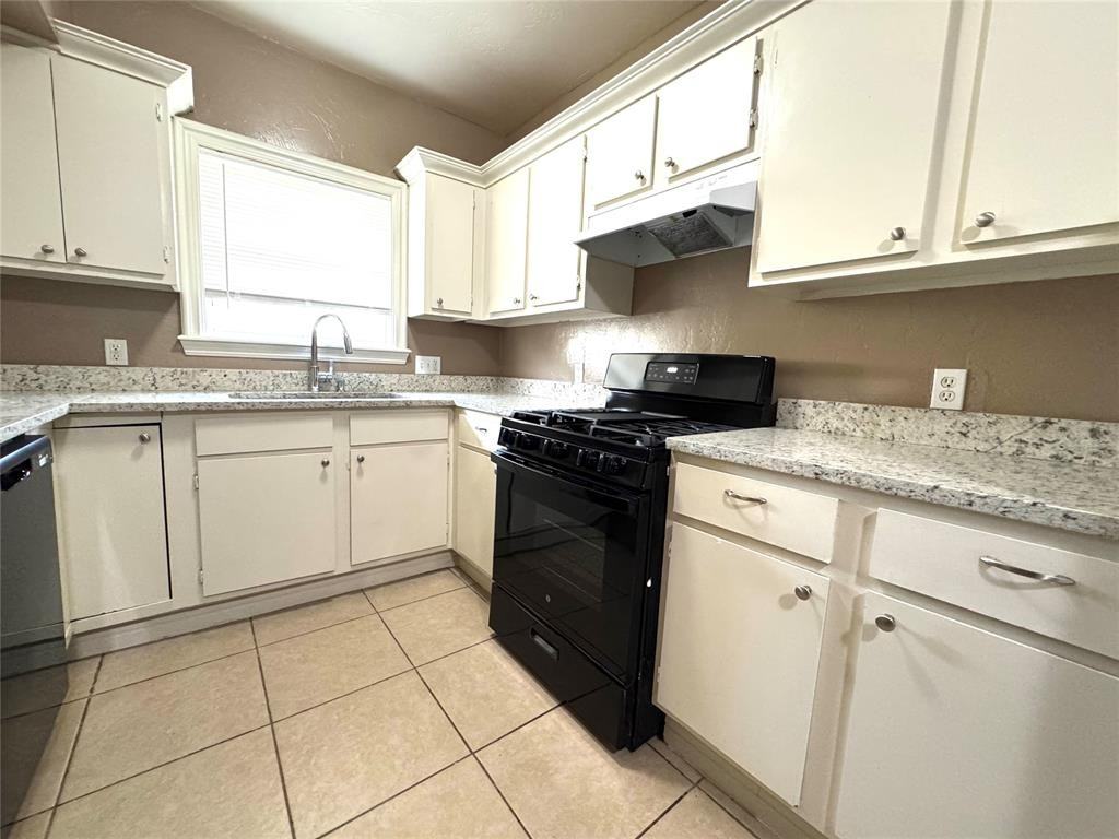 2937 Pioneer St #1 - Photo 6 of 31