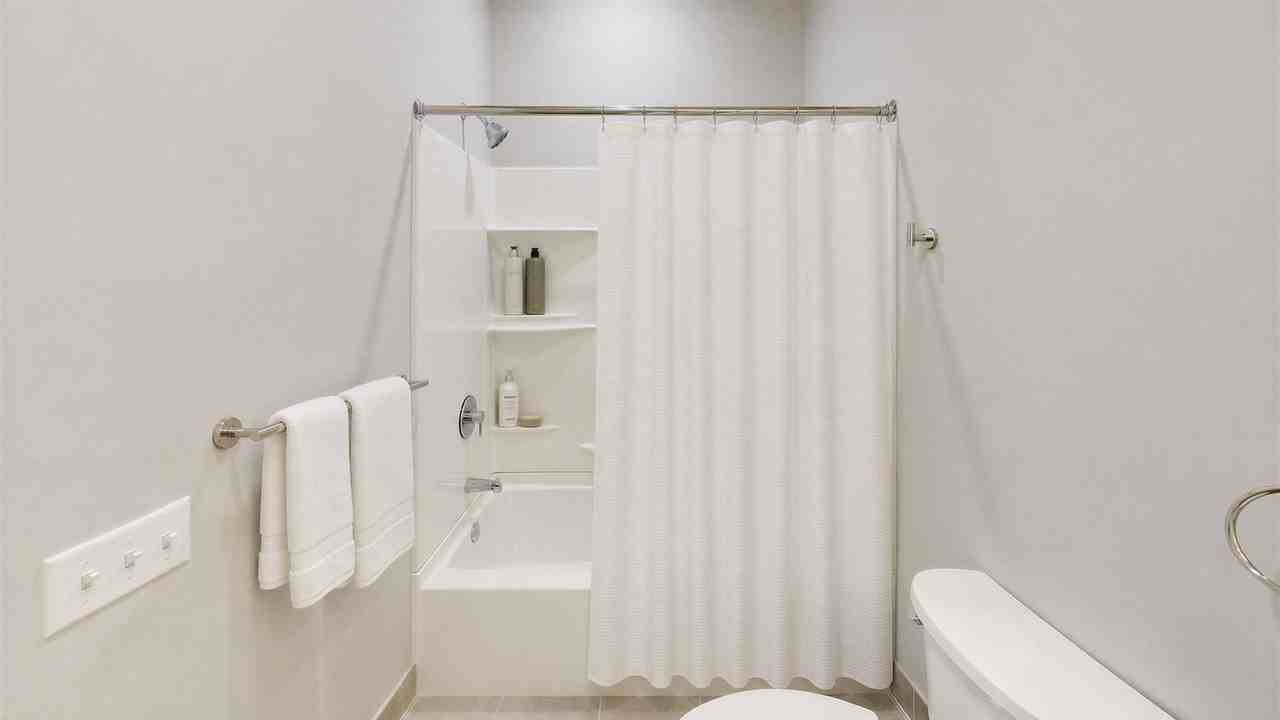 Founders Square — New Luxury Apartments in a Walkable Downtown - Photo 5 of 22
