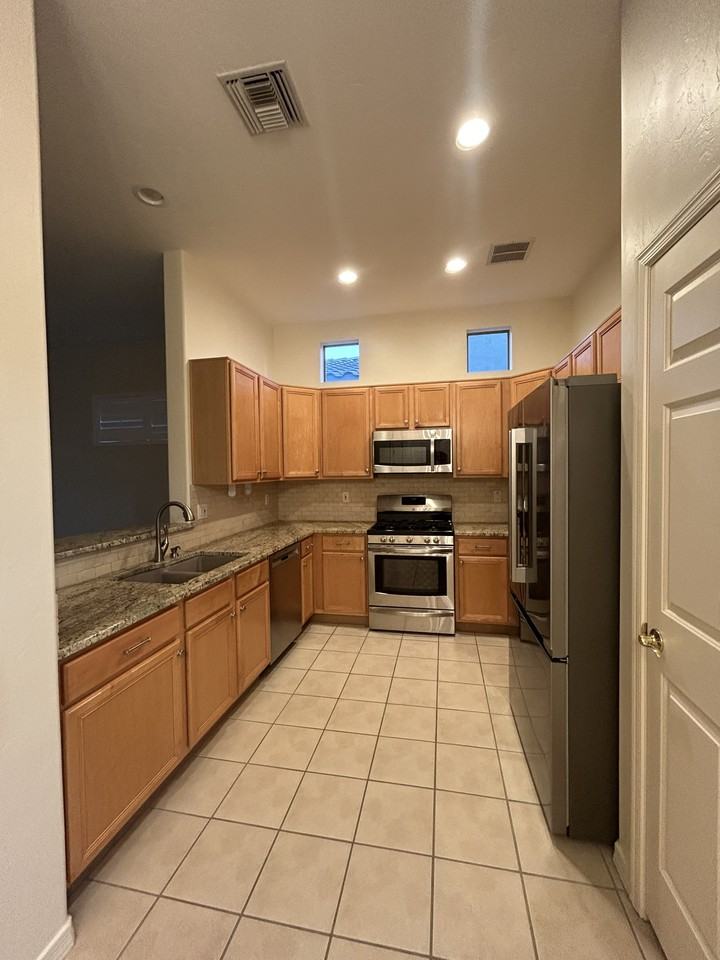 5102 N Pinnacle Point Dr #1 - Photo 5 of 20