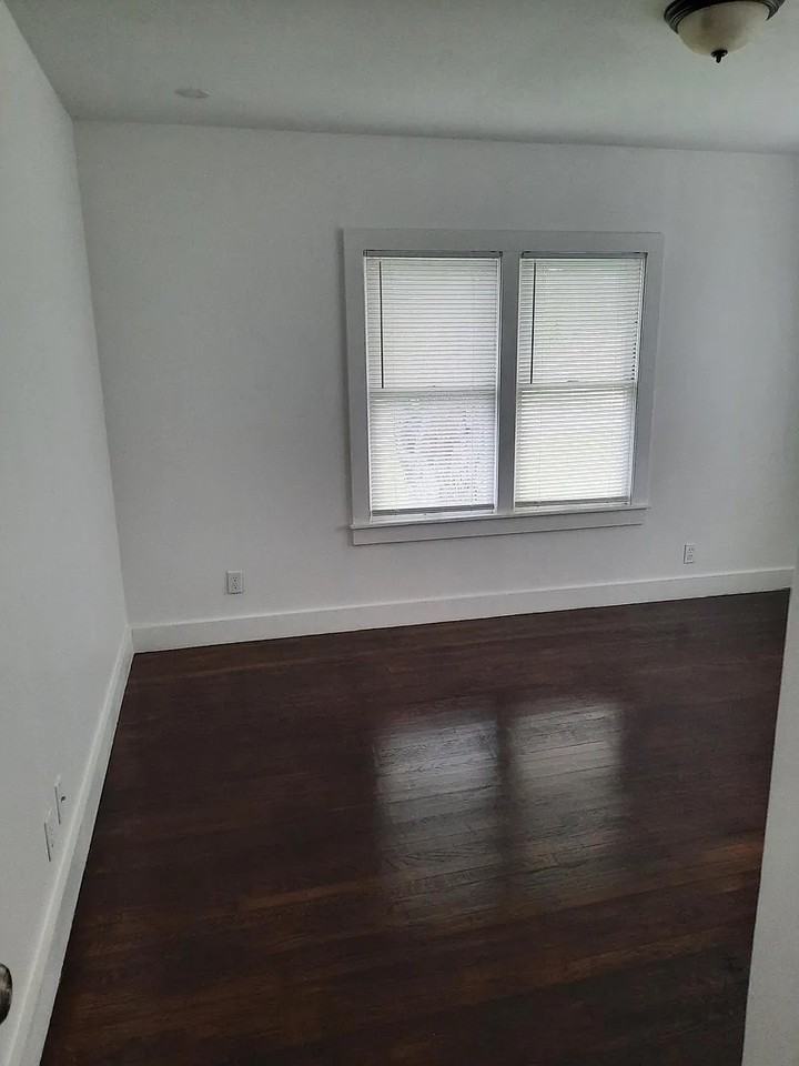 127 Motel Dr - Photo 5 of 20