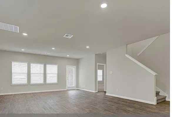 115 Bethpage Dr - Photo 2 of 21