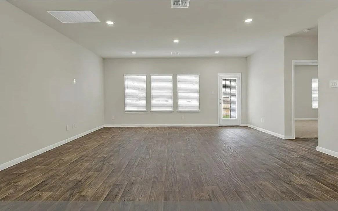 115 Bethpage Dr - Photo 3 of 21