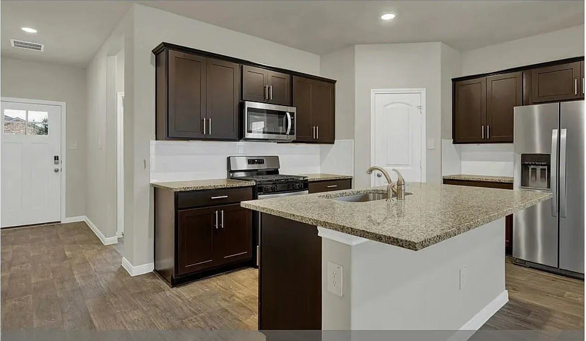 115 Bethpage Dr - Photo 4 of 21