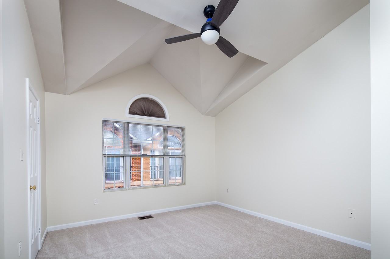 3040 S Glebe Rd #1 - Photo 2 of 7
