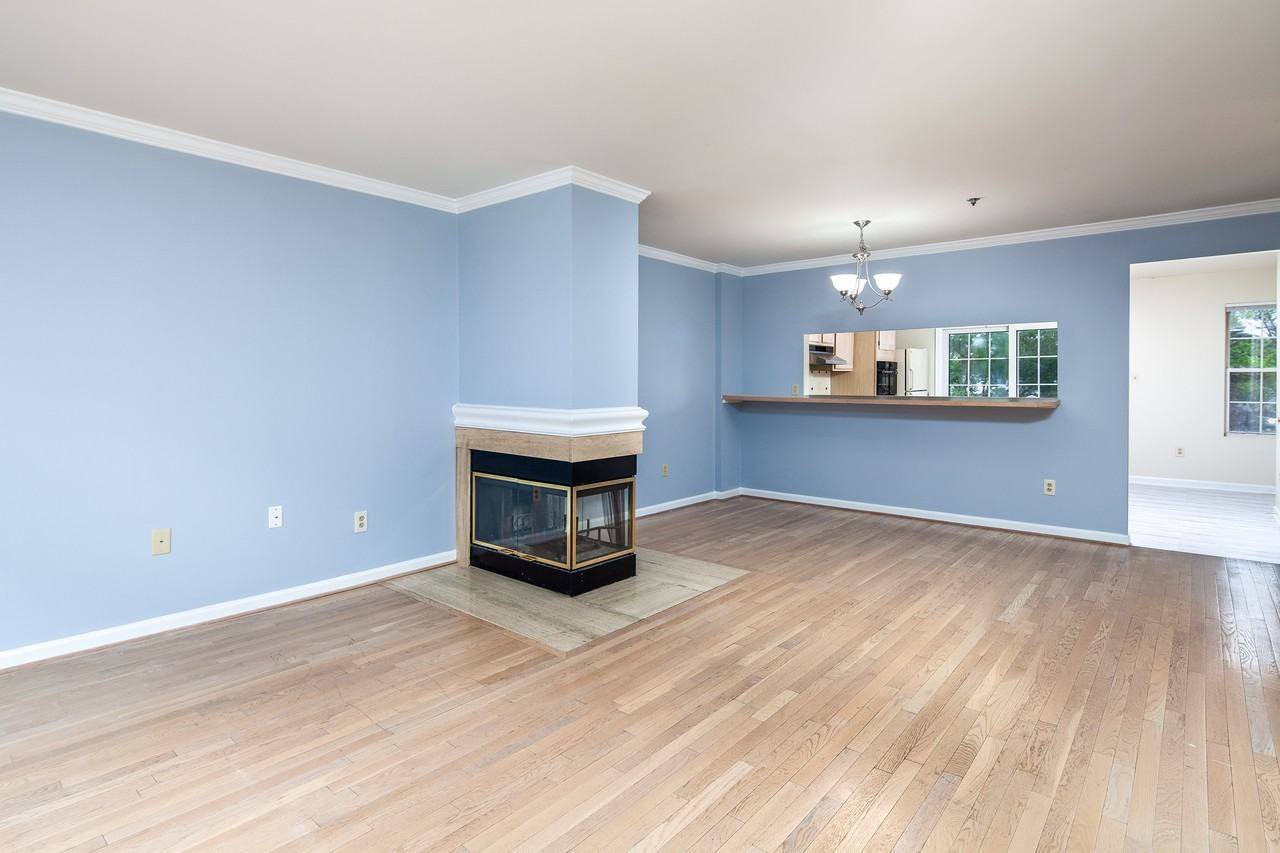 3040 S Glebe Rd #1 - Photo 3 of 7
