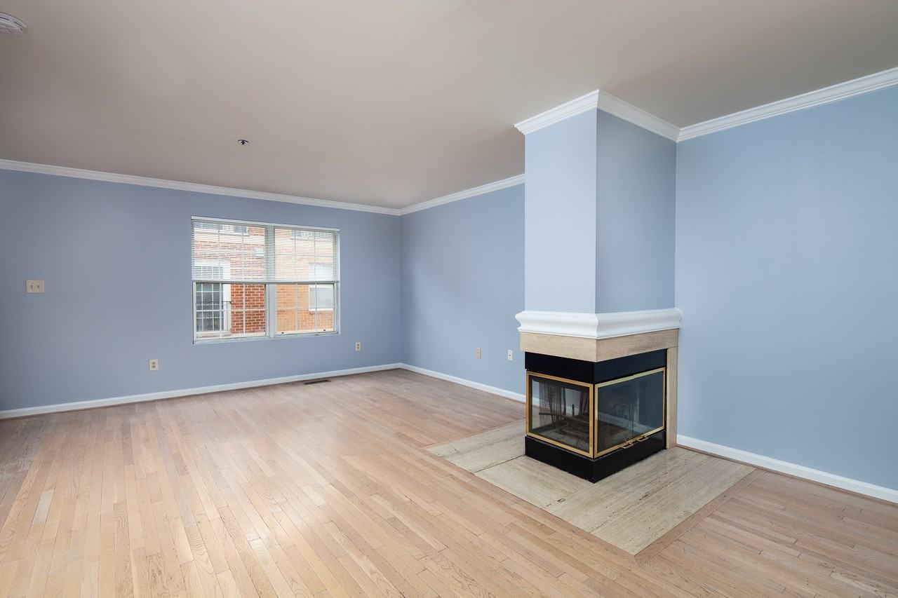 3040 S Glebe Rd #1 - Photo 4 of 7