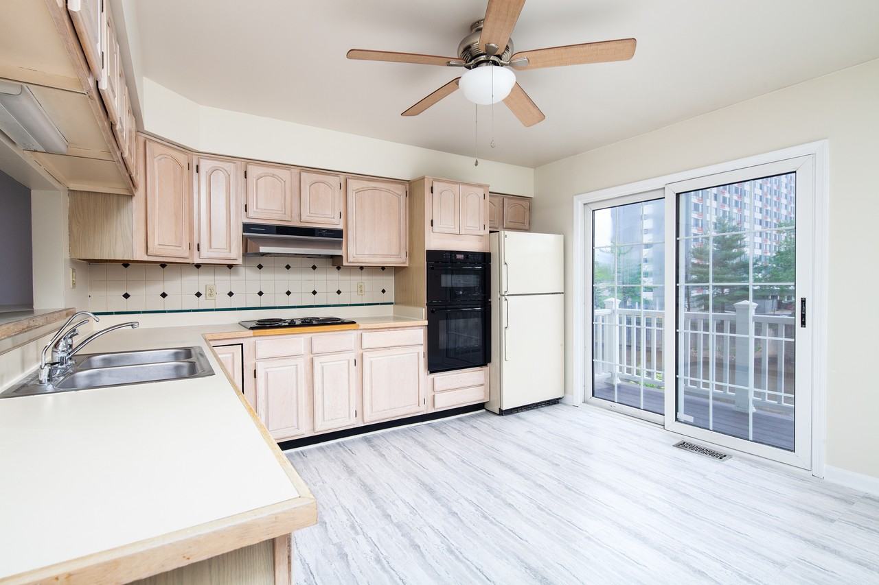 3040 S Glebe Rd #1 - Photo 5 of 7