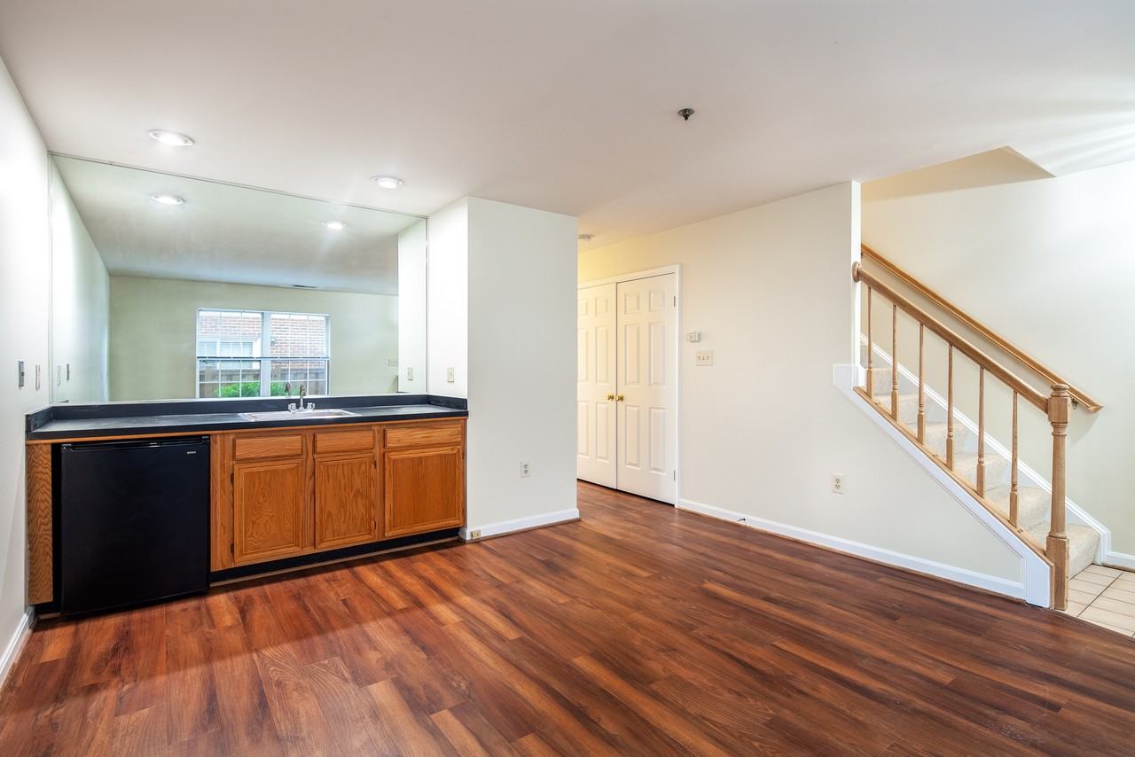 3040 S Glebe Rd #1 - Photo 6 of 7