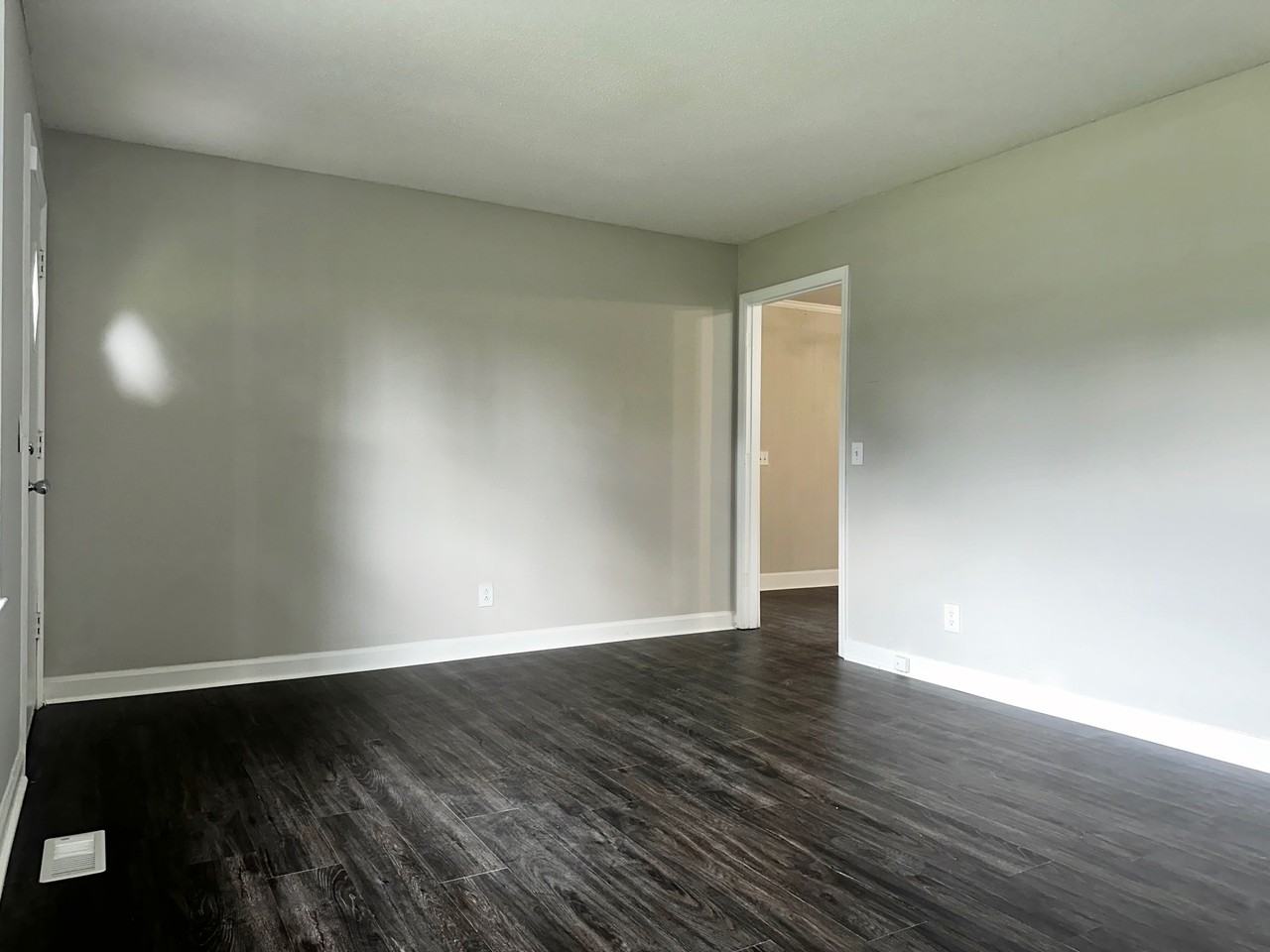 2300 E Hewitt St #1 - Photo 5 of 21