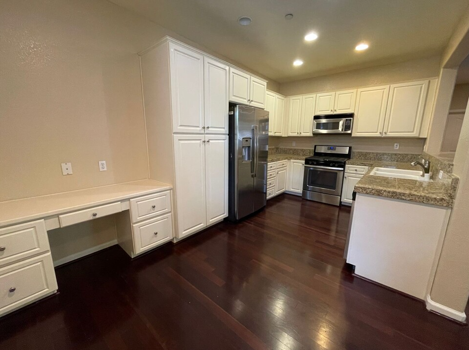 1704 Rivage Cir #1 - Photo 3 of 24