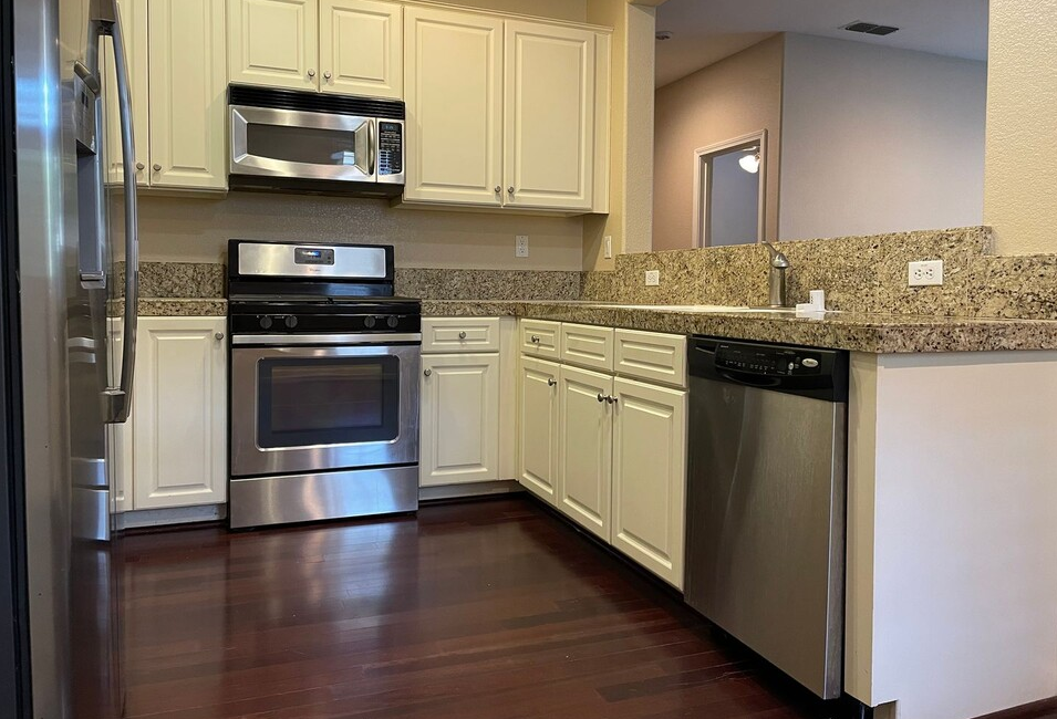 1704 Rivage Cir #1 - Photo 4 of 24