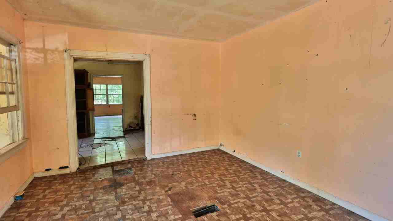 127 Barbara Ave #1 - Photo 3 of 19