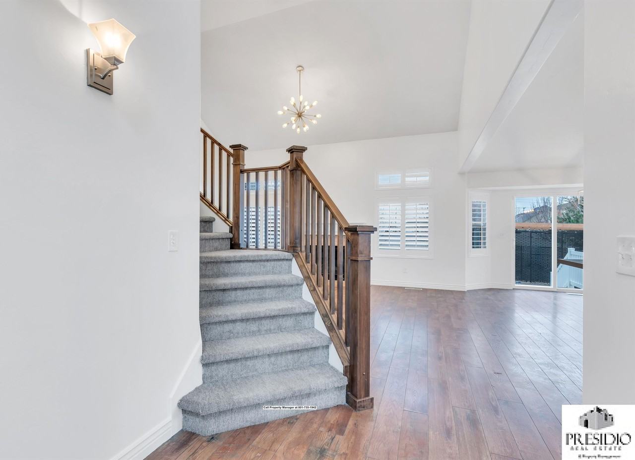 727 W Sandhill Dr #1 - Photo 4 of 37