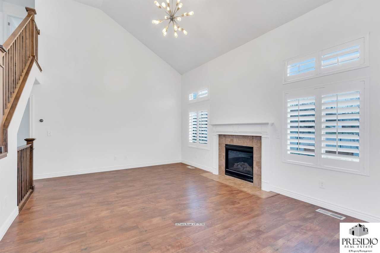 727 W Sandhill Dr #1 - Photo 5 of 37