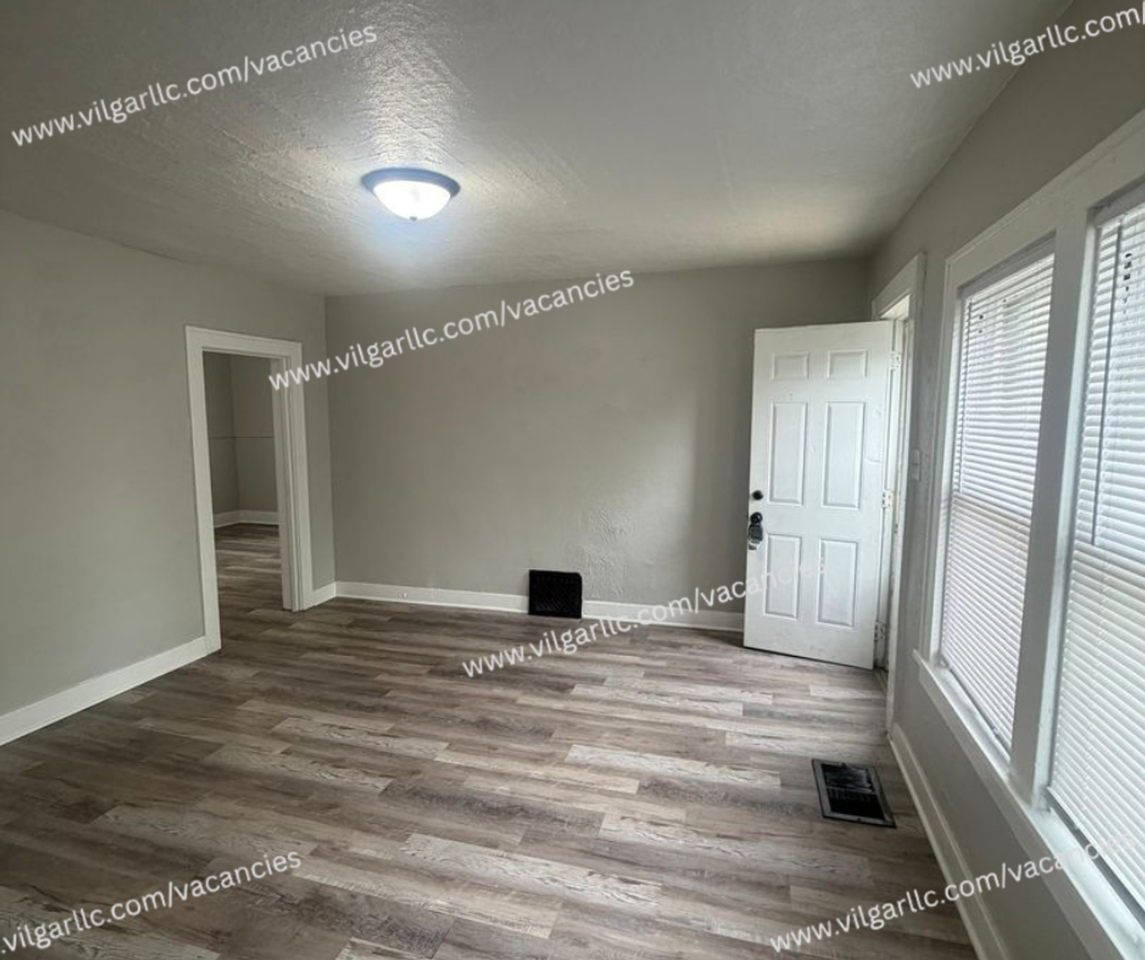 109 Columbia St - Photo 7 of 24