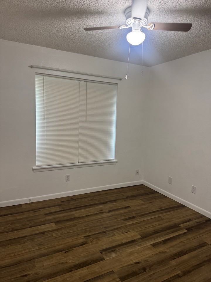 925 Saratoga St #1 - Photo 4 of 6