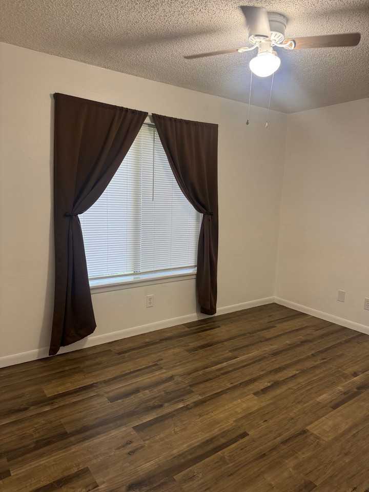 925 Saratoga St #1 - Photo 5 of 6