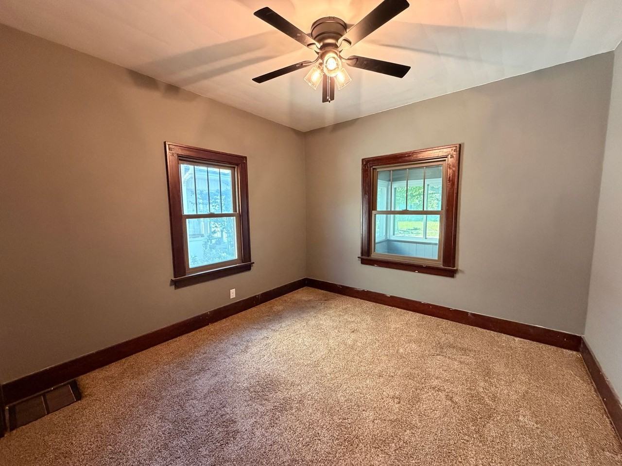 1706 29th St - Photo 5 of 13