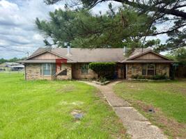 featured image of Oak Hill Dr