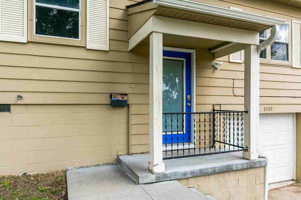 7209 S 78th St - Photo 4 of 30