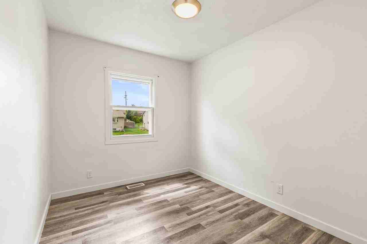 7209 S 78th St - Photo 5 of 30