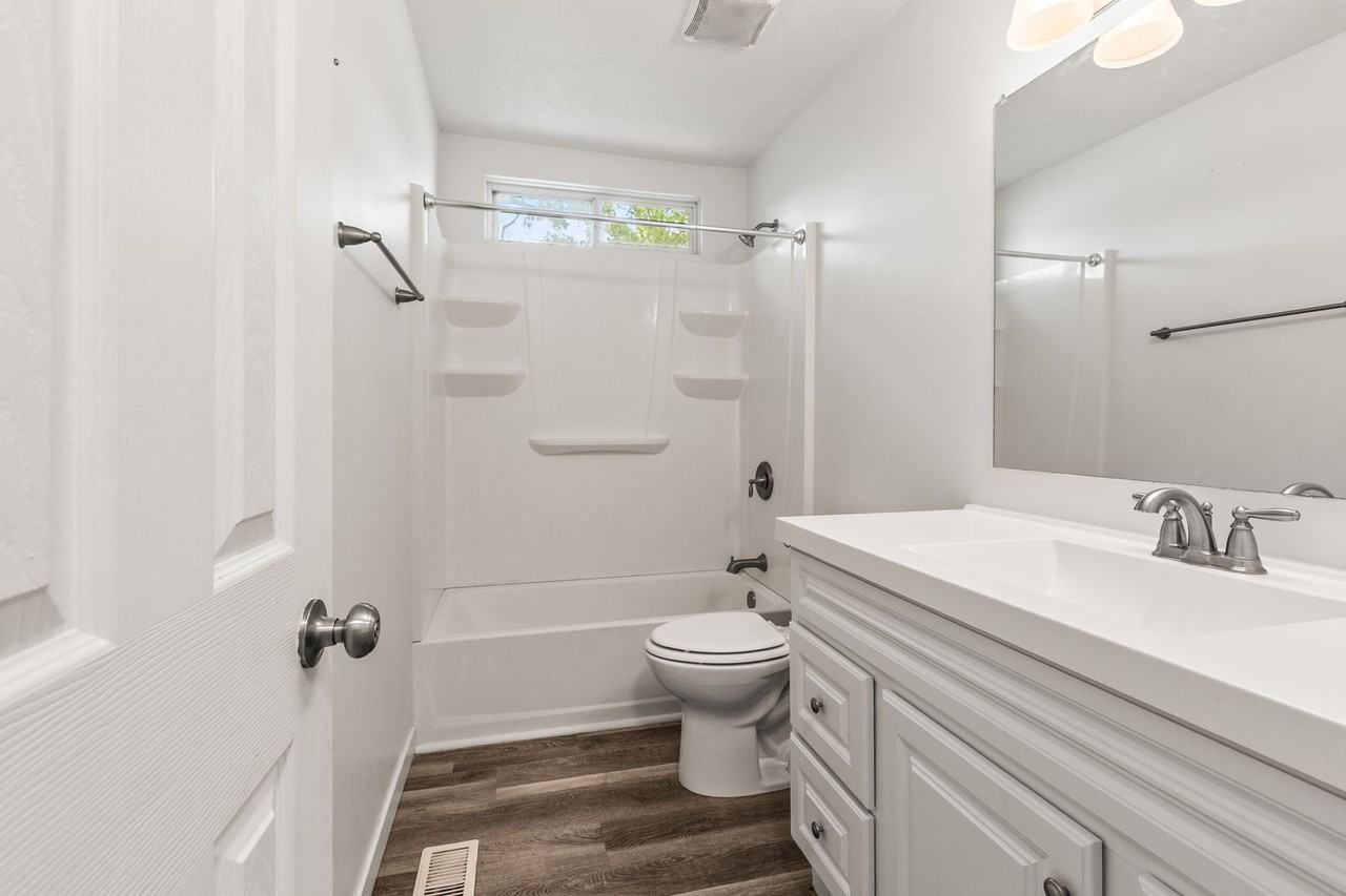 7209 S 78th St - Photo 6 of 30