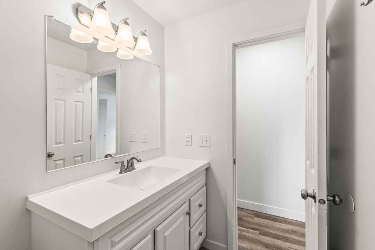 7209 S 78th St - Photo 7 of 30
