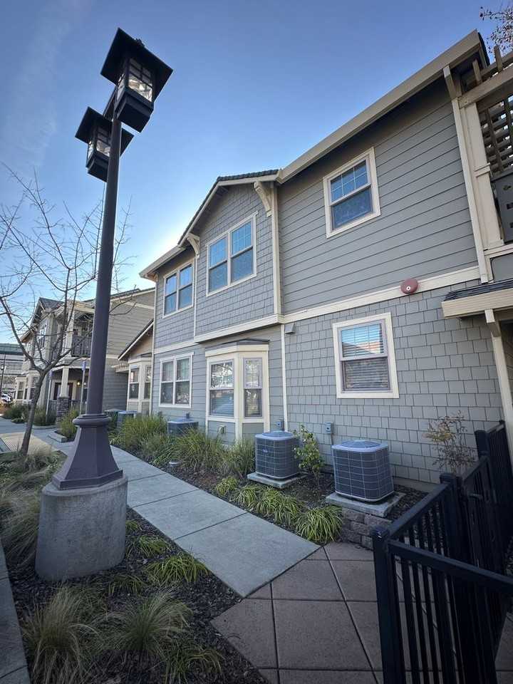H Street Apartments - Photo 2 of 12