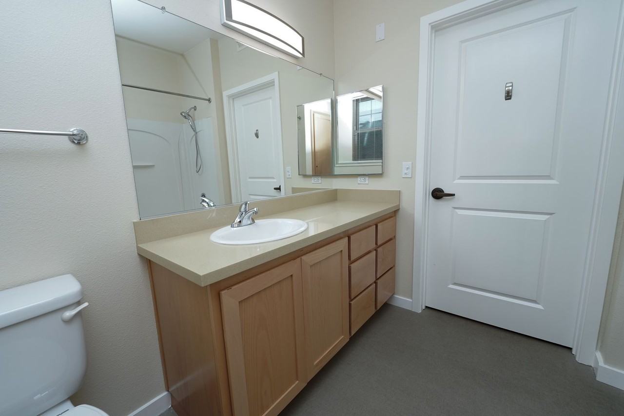 H Street Apartments - Photo 7 of 12