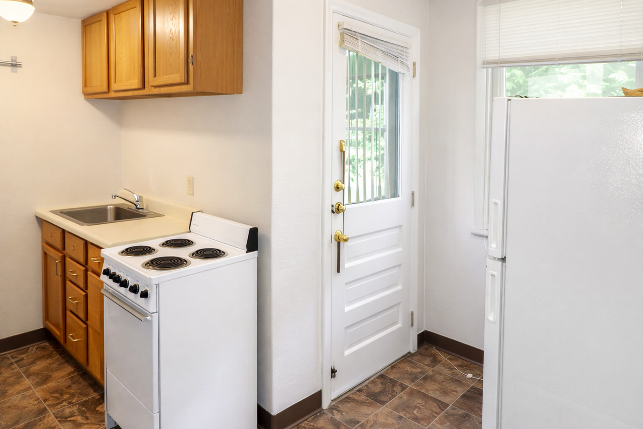 341 SOUTH HIGHLAND AVENUEAPT 24 #24 - Photo 2 of 4