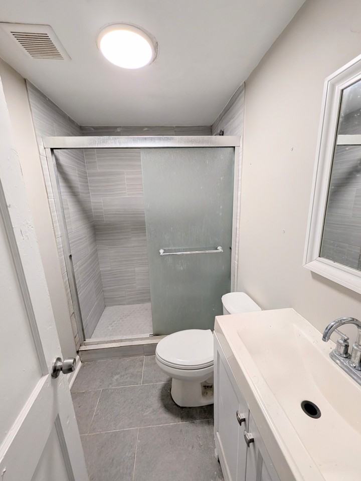 1332 Akridge St Nw #1 - Photo 5 of 13
