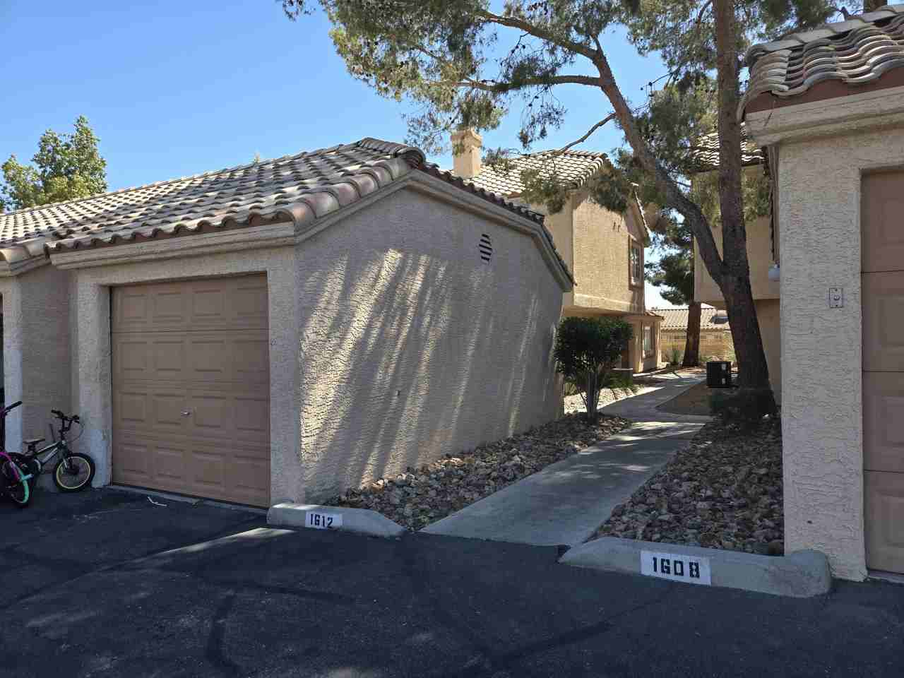 1612 N Torrey Pines Dr #0