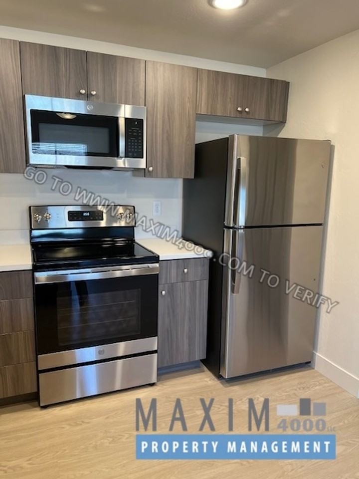 920 GRAND AVENUE - Photo 3 of 15