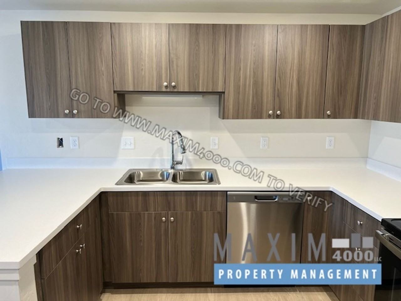 920 GRAND AVENUE - Photo 4 of 15