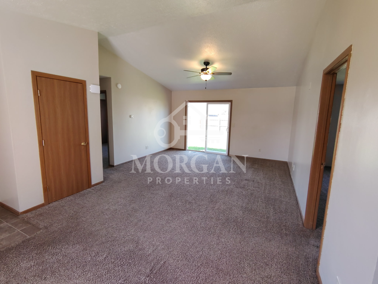 1305 Chesterfield Dr - Photo 2 of 8